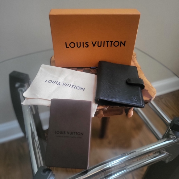 Louis Vuitton Black Epi Leather Ring Agenda Cover PM - Picture 2 of 10